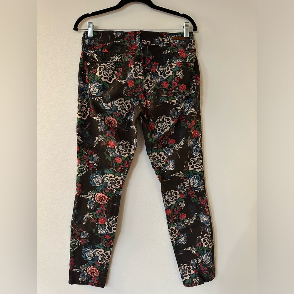 LIKE NEW- Anthropologie Pilcro Mid Rise Skinny Black Floral Jeans - Picture 6 of 16